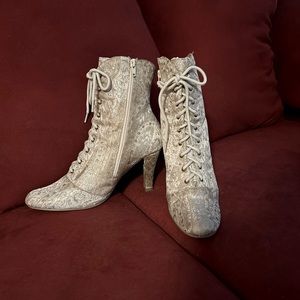 Size 9 Women Brocade offwhite/gold short dress boots great 4 wedding 3&1/2” heel